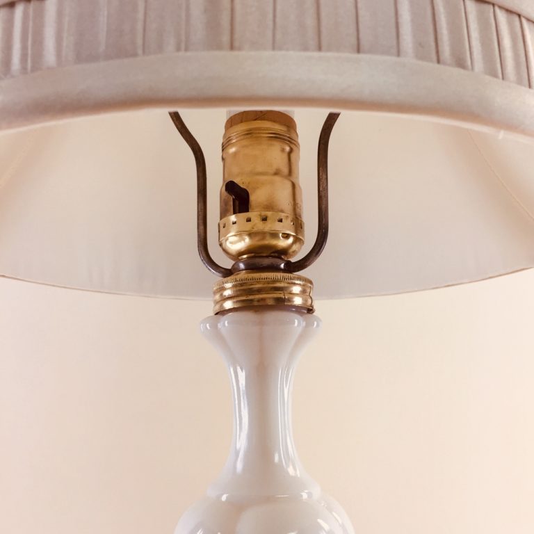 Signed Aladdin table lamp Old Lamps & Things, LLC